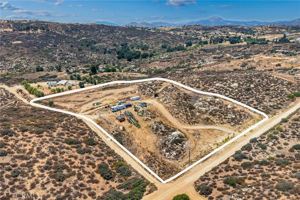 41720 Oak Canyon Road Hemet, CA 92544