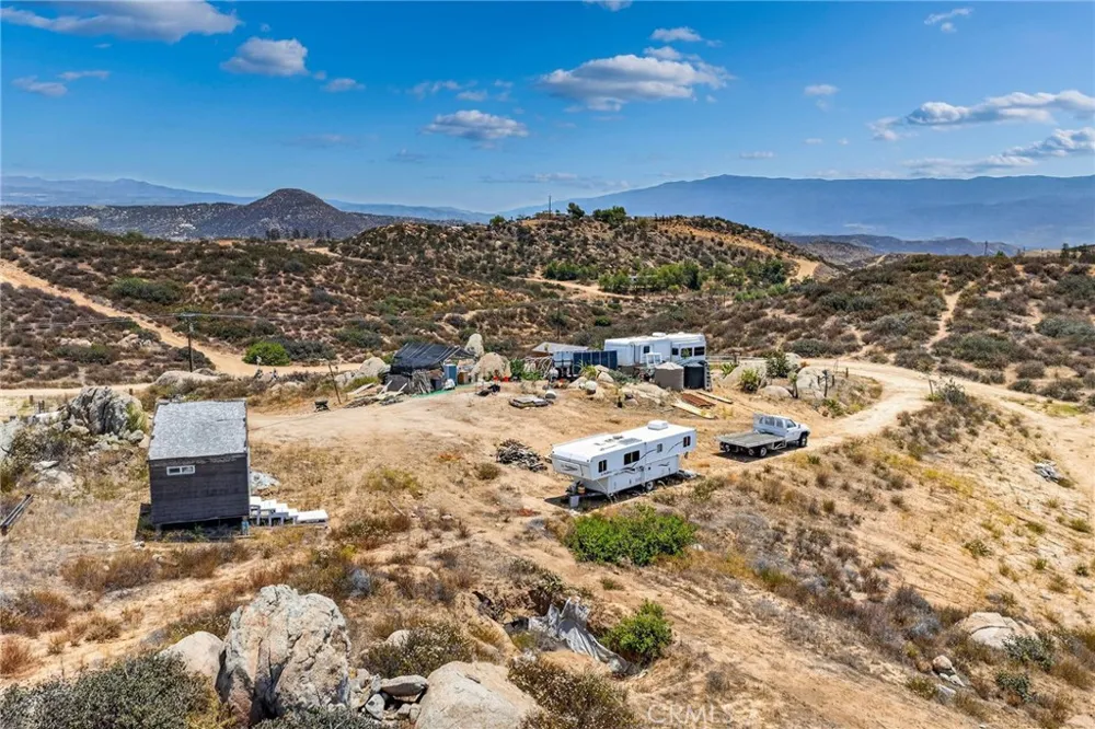 41720 Oak Canyon Road Hemet, CA 92544