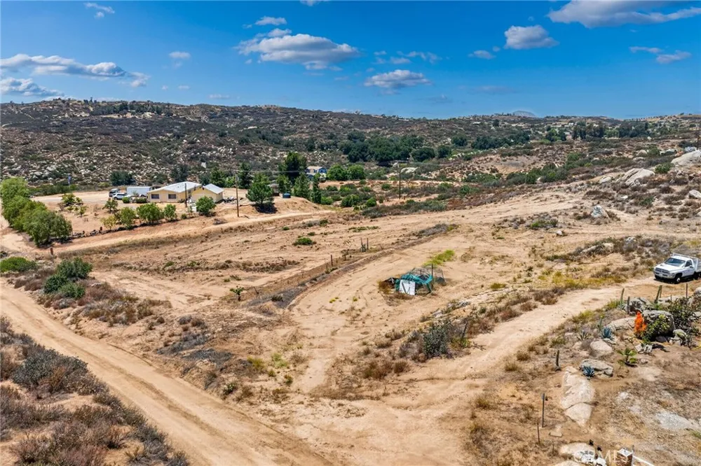 41720 Oak Canyon Road Hemet, CA 92544