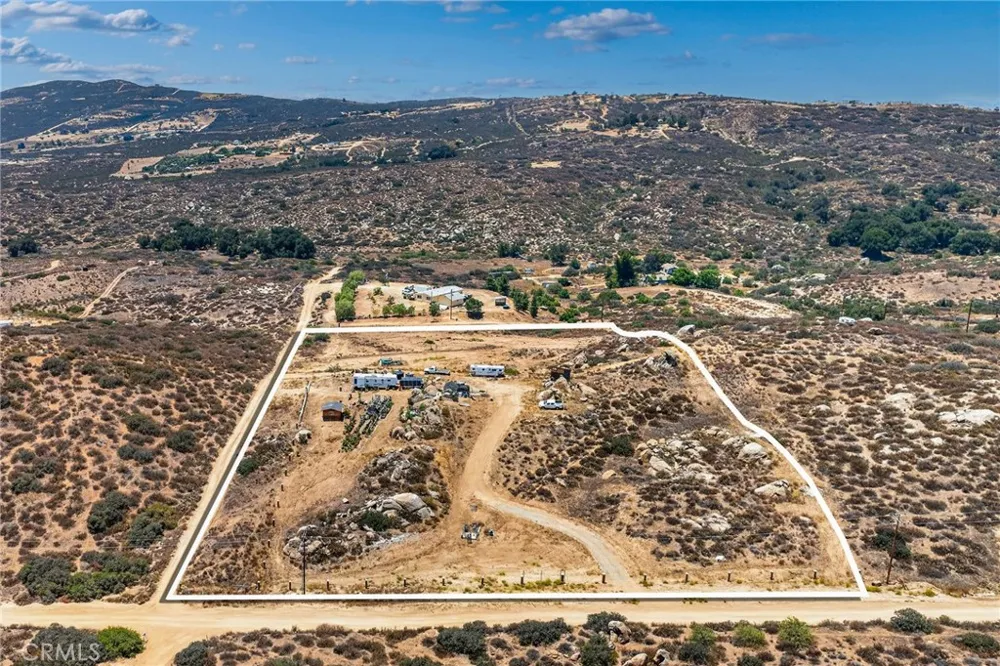 41720 Oak Canyon Road Hemet, CA 92544