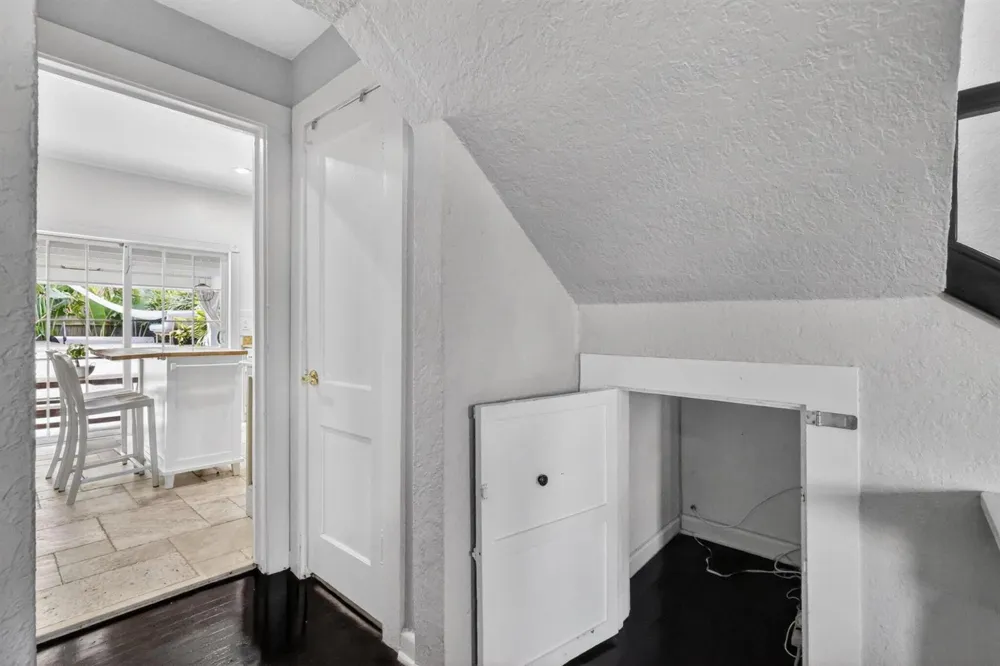 412 El Prado West Palm Beach, FL 33405