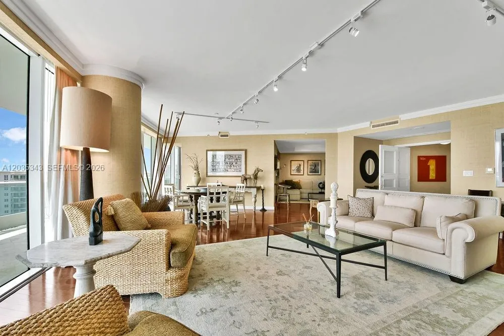 19955 NE 38th Ct #1701 Aventura, FL 33180