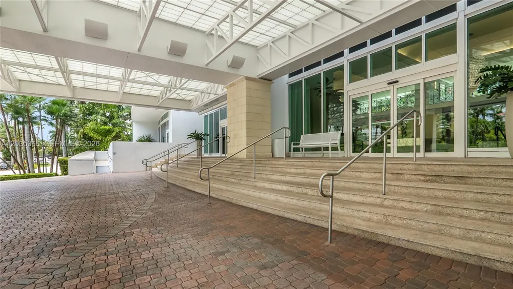 19955 NE 38th Ct #1205 Aventura, FL 33180