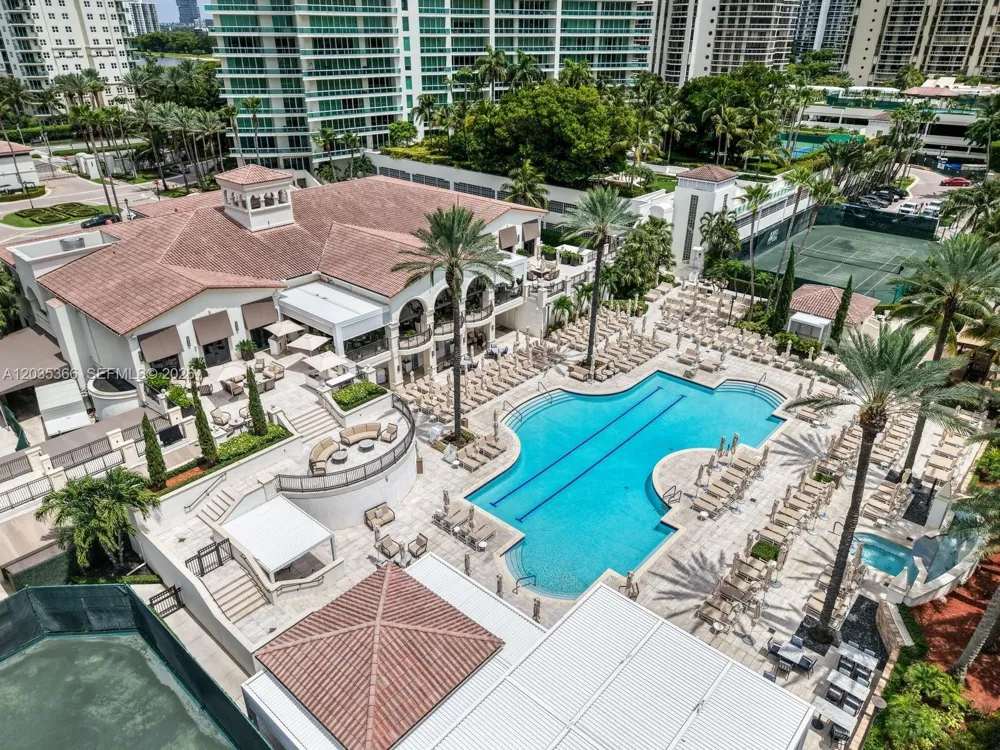 19955 NE 38th Ct #1205 Aventura, FL 33180
