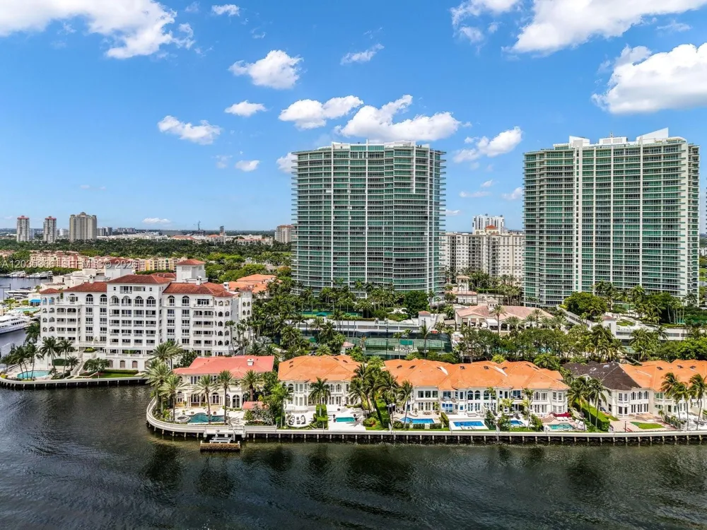 19955 NE 38th Ct #1205 Aventura, FL 33180