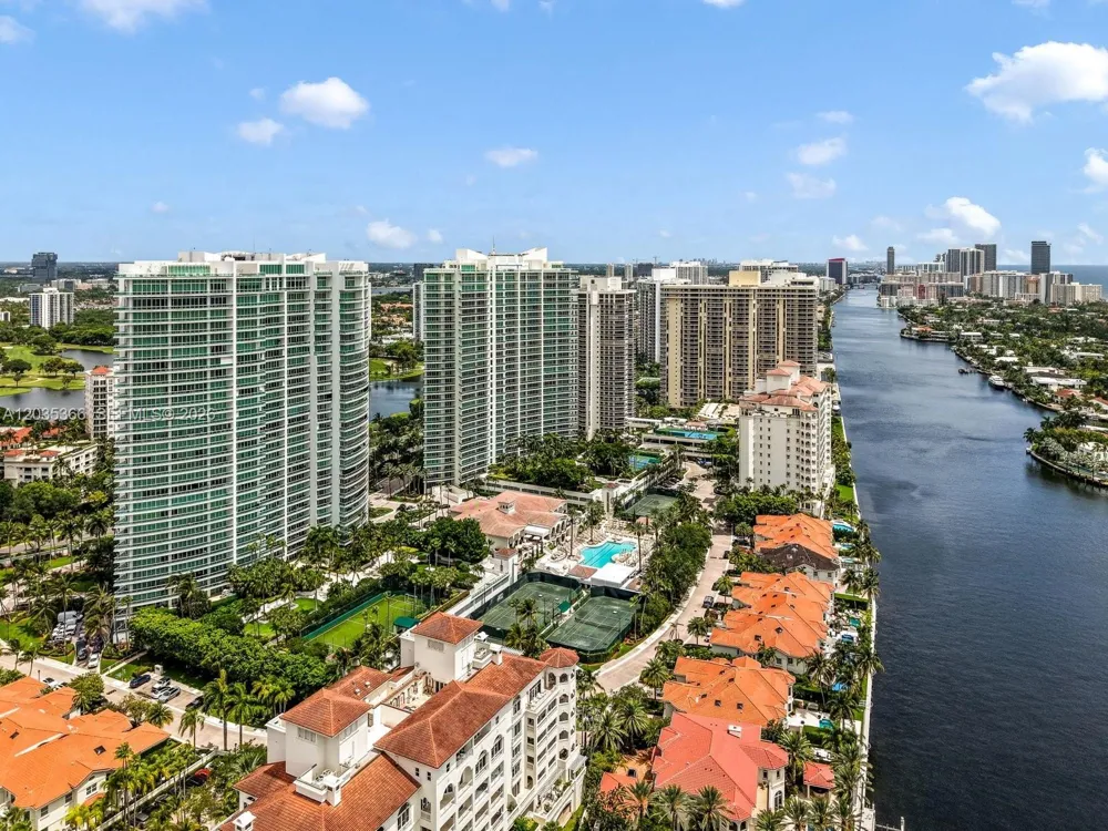 19955 NE 38th Ct #1205 Aventura, FL 33180