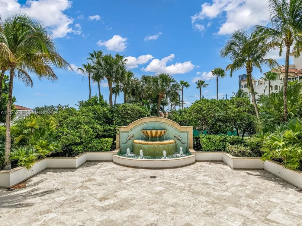 19955 NE 38th Ct #1205 Aventura, FL 33180