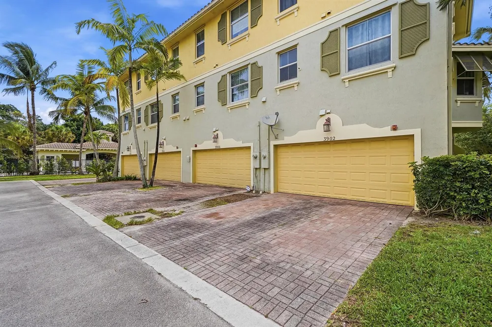 3902 White Peacock Lane Coconut Creek, FL 33073