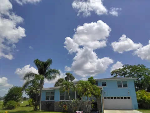 90 OAKLAND HILLS COURT