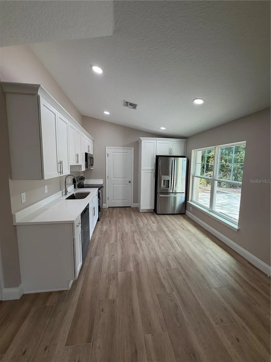 1438 LAKE HARNEY Geneva, FL 32732
