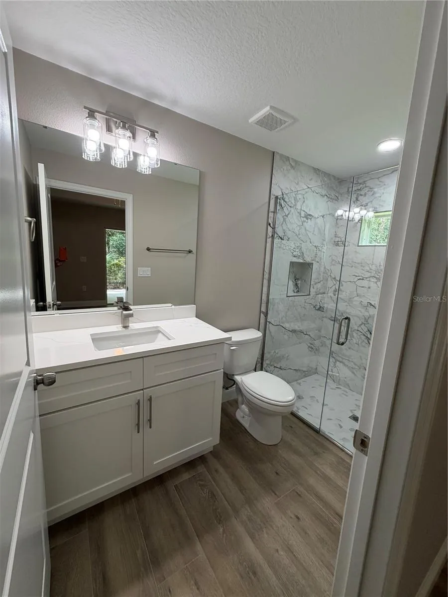 1438 LAKE HARNEY Geneva, FL 32732
