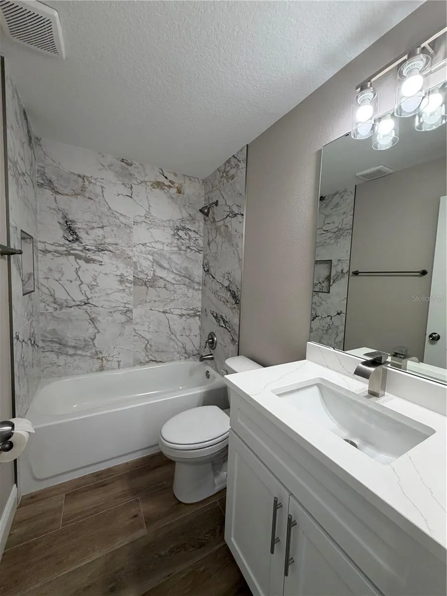 1438 LAKE HARNEY Geneva, FL 32732