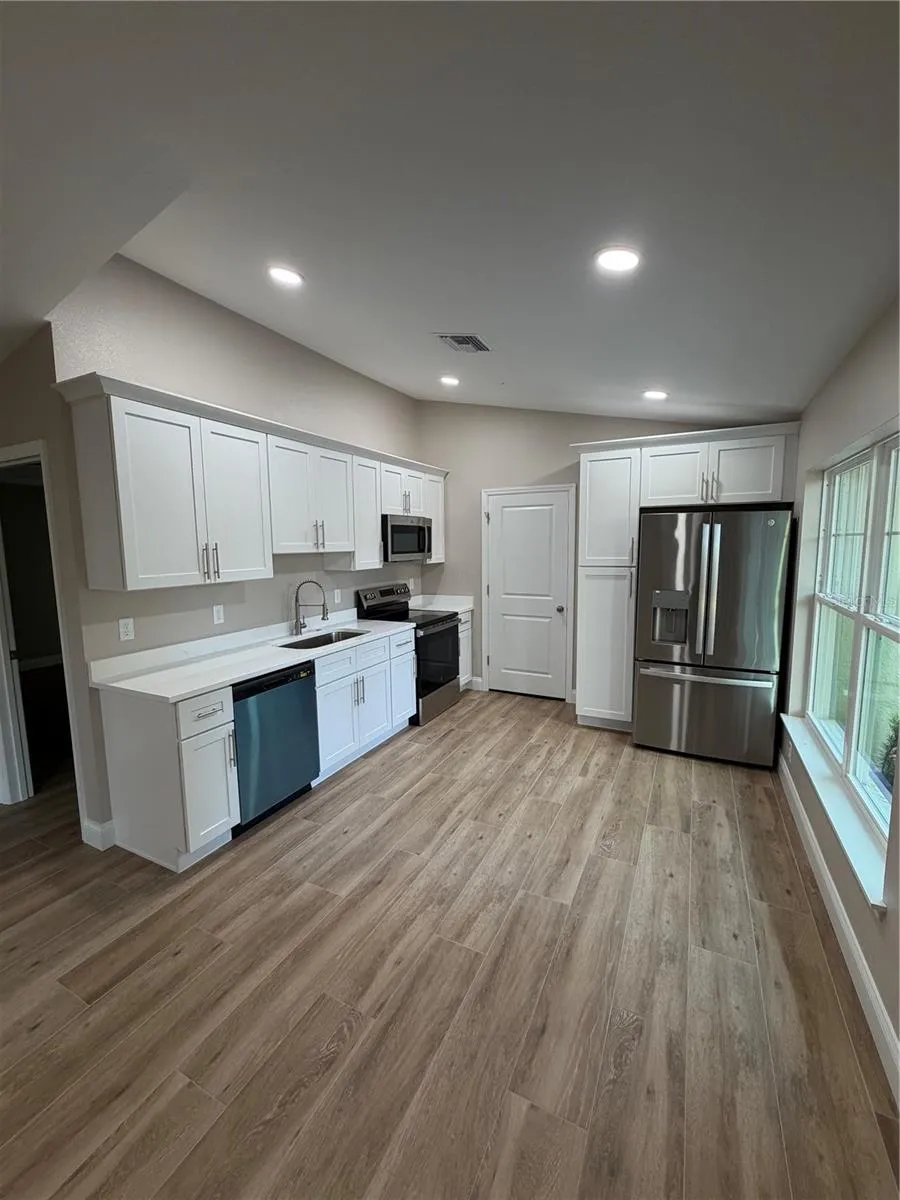 1438 LAKE HARNEY Geneva, FL 32732
