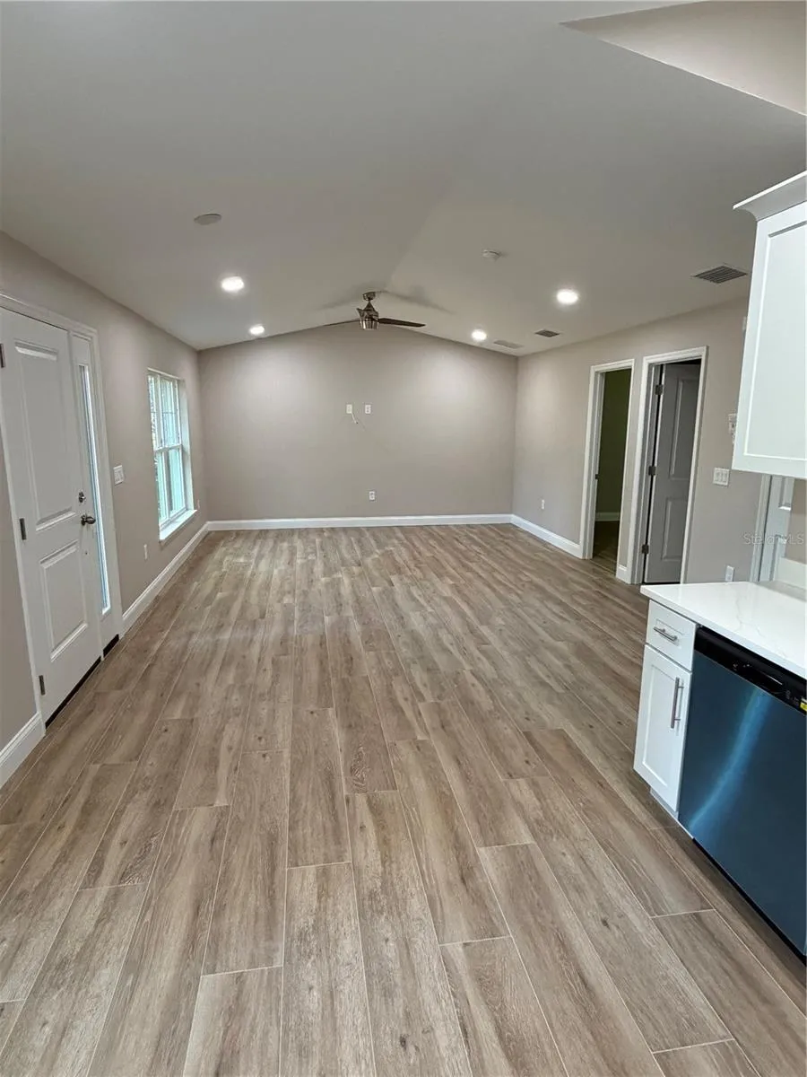 1438 LAKE HARNEY Geneva, FL 32732