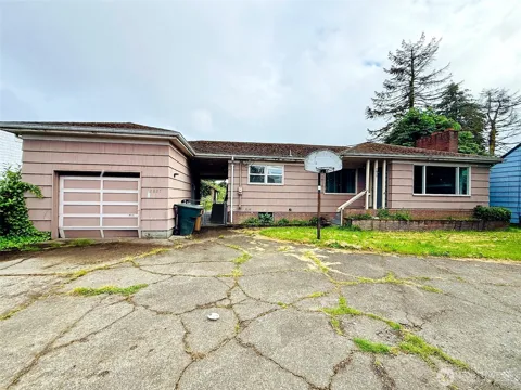 2827 Ocean Beach Highway