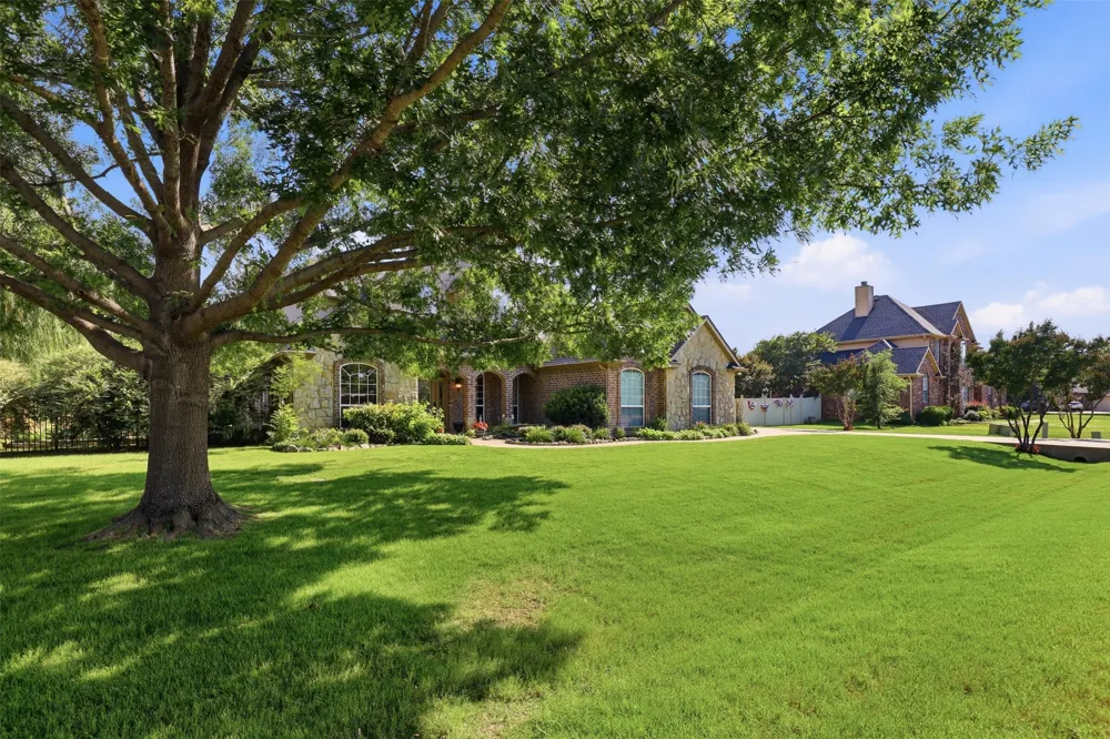 109 Palomino Shady Shores, TX 76208