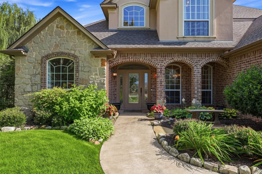 109 Palomino Shady Shores, TX 76208