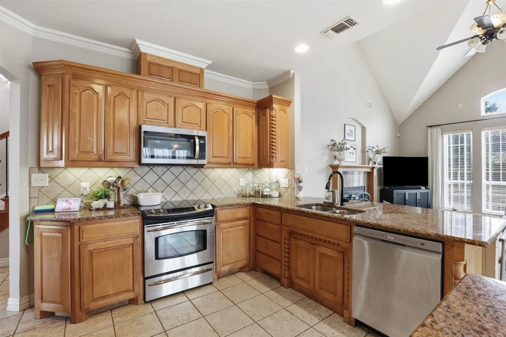 109 Palomino Shady Shores, TX 76208