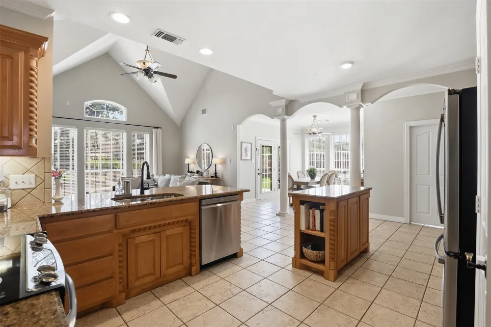 109 Palomino Shady Shores, TX 76208