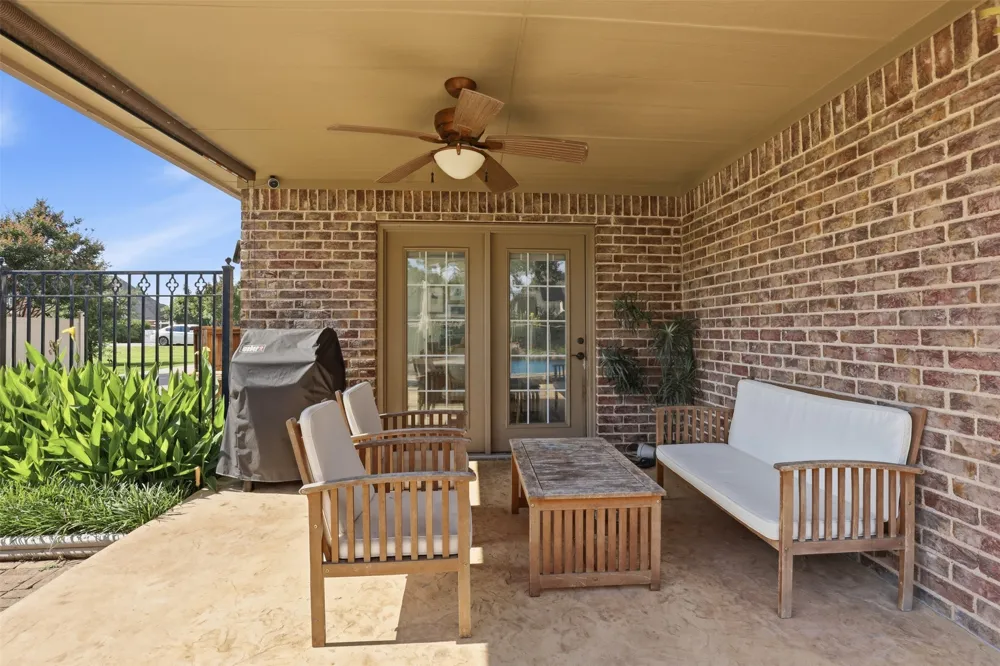 109 Palomino Shady Shores, TX 76208