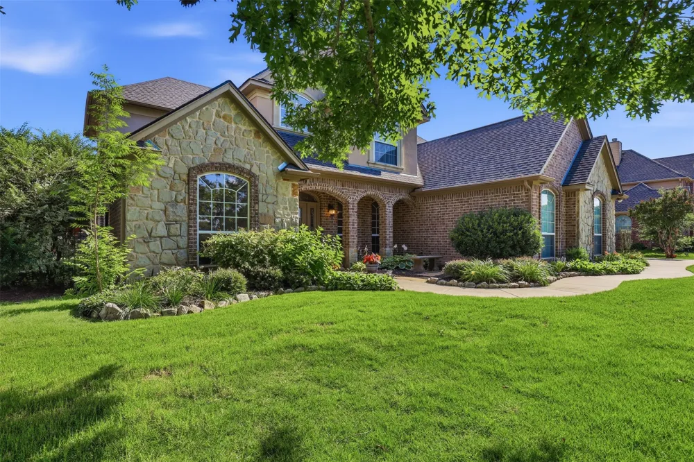 109 Palomino Shady Shores, TX 76208