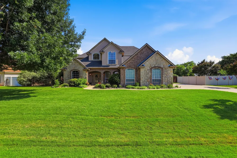 109 Palomino Shady Shores, TX 76208