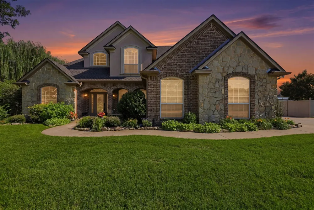 109 Palomino Shady Shores, TX 76208