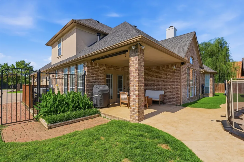 109 Palomino Shady Shores, TX 76208