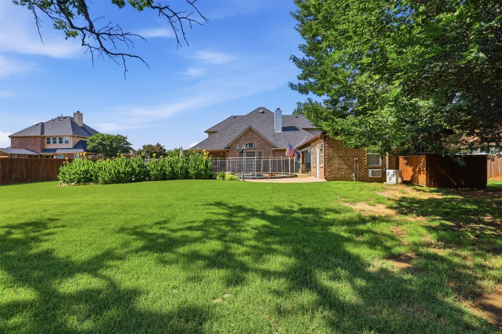 109 Palomino Shady Shores, TX 76208