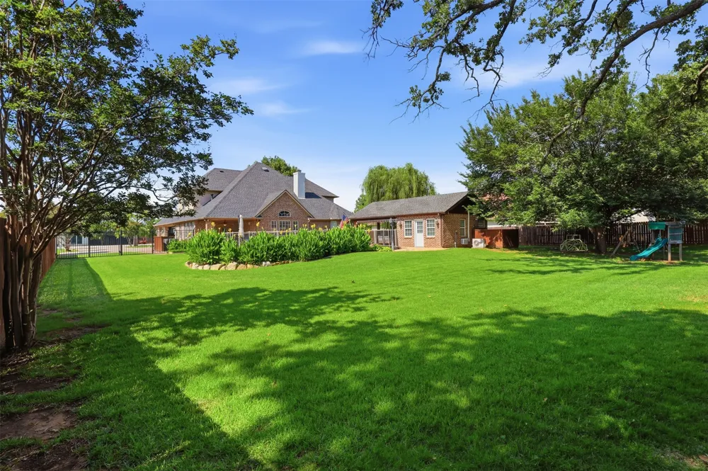 109 Palomino Shady Shores, TX 76208