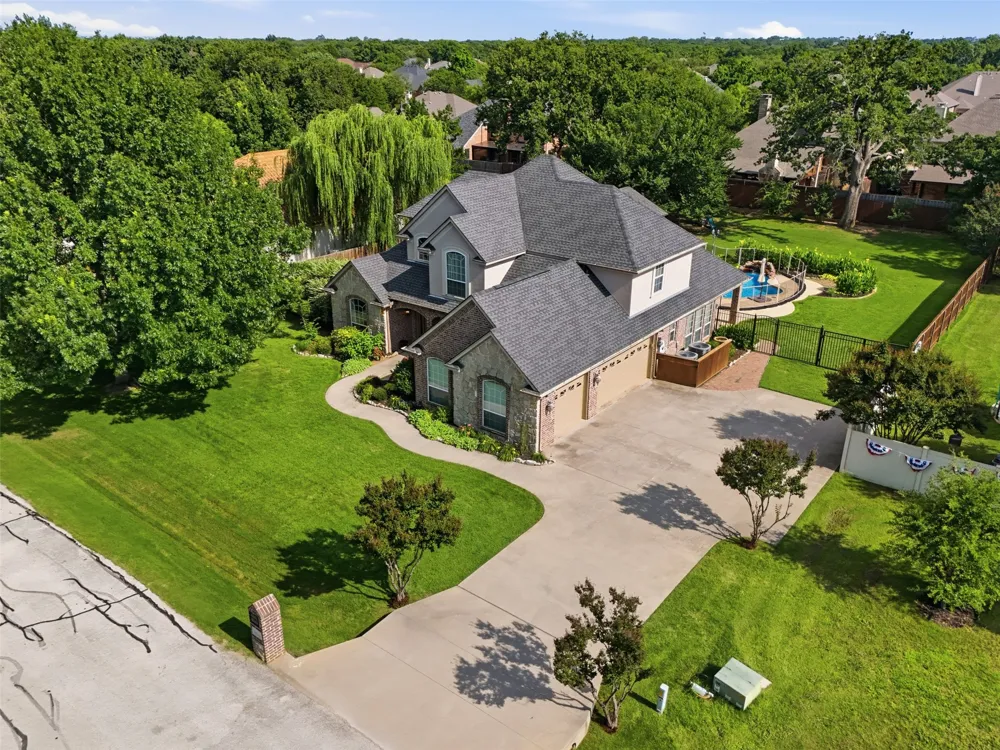 109 Palomino Shady Shores, TX 76208
