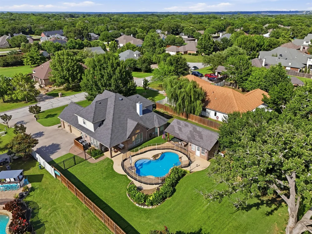 109 Palomino Shady Shores, TX 76208