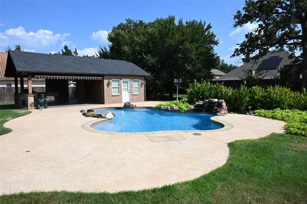 109 Palomino Shady Shores, TX 76208