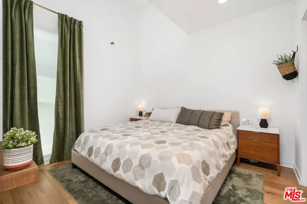 11037 Morrison Street North Hollywood, CA 91601