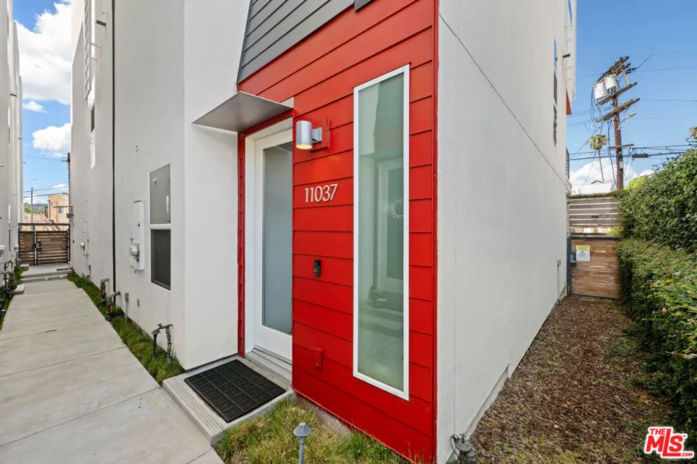 11037 Morrison Street North Hollywood, CA 91601