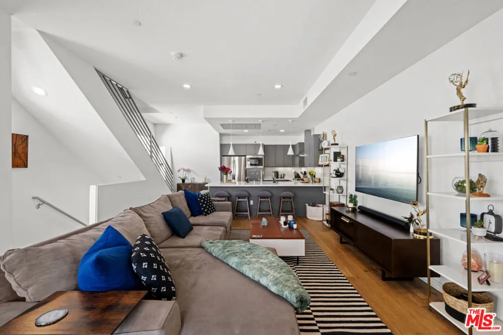 11037 Morrison Street North Hollywood, CA 91601