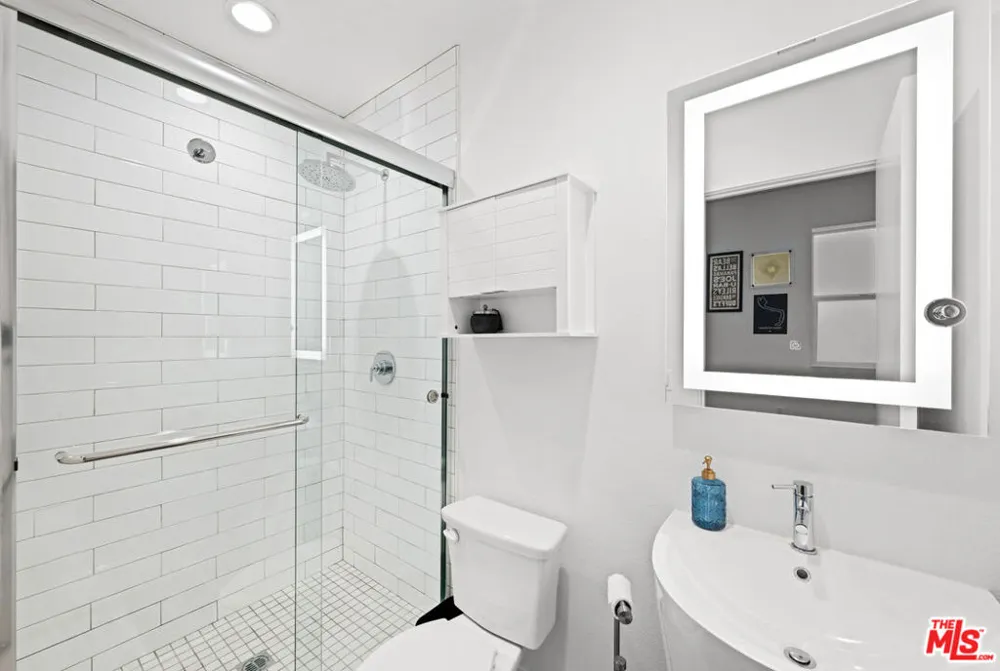 11037 Morrison Street North Hollywood, CA 91601