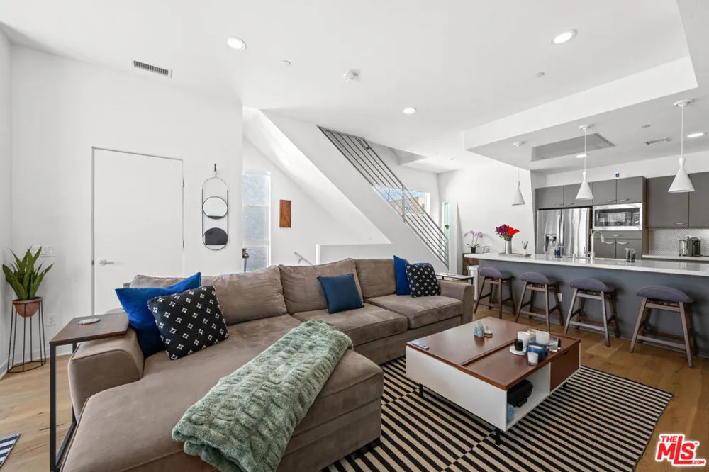 11037 Morrison Street North Hollywood, CA 91601