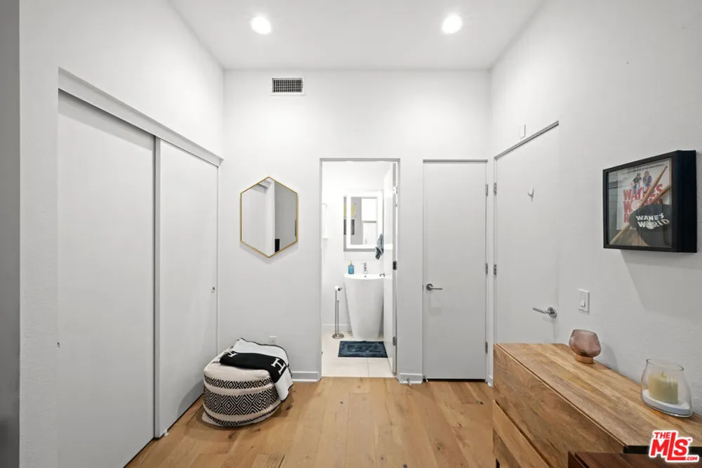 11037 Morrison Street North Hollywood, CA 91601
