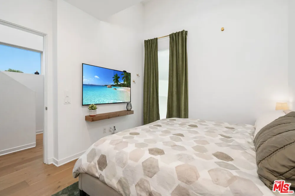 11037 Morrison Street North Hollywood, CA 91601
