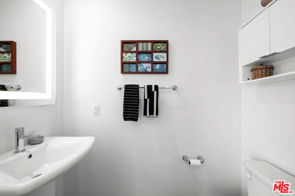 11037 Morrison Street North Hollywood, CA 91601