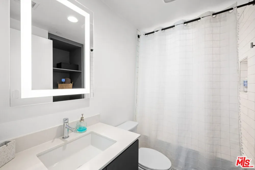 11037 Morrison Street North Hollywood, CA 91601