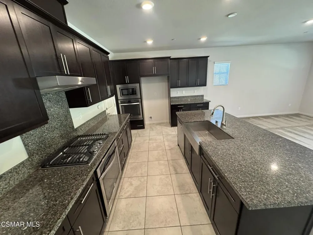 446 Almond Lane Simi Valley, CA 93065