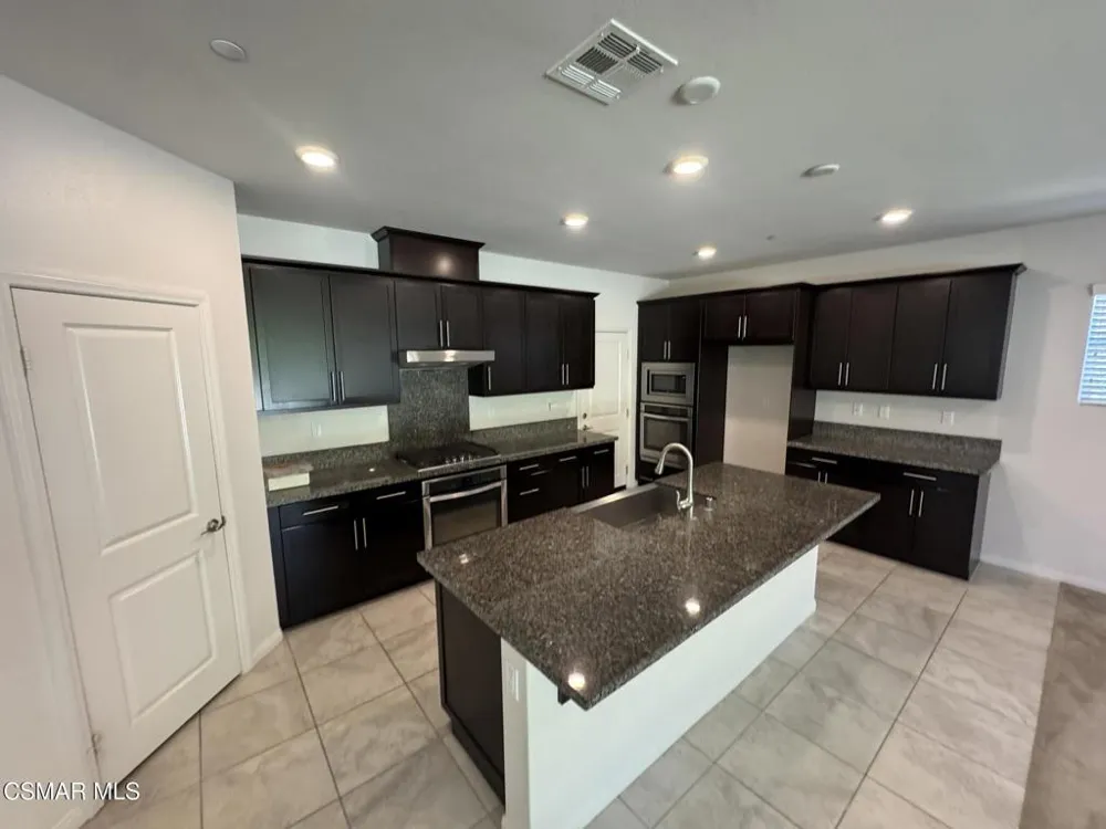 446 Almond Lane Simi Valley, CA 93065