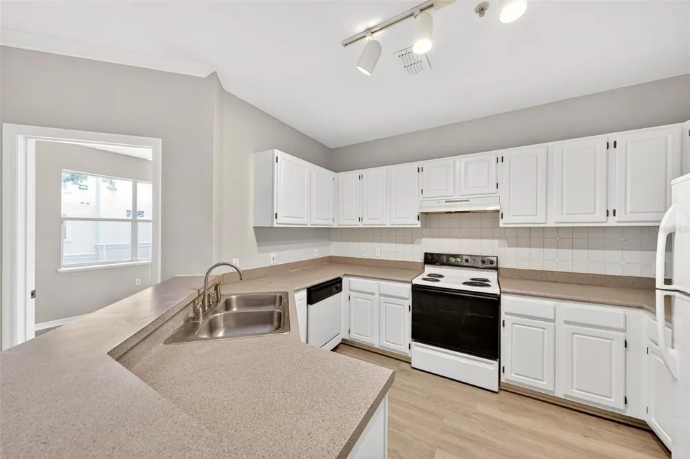 2847 SHADOW VIEW CIRCLE #2847 Maitland, FL 32751