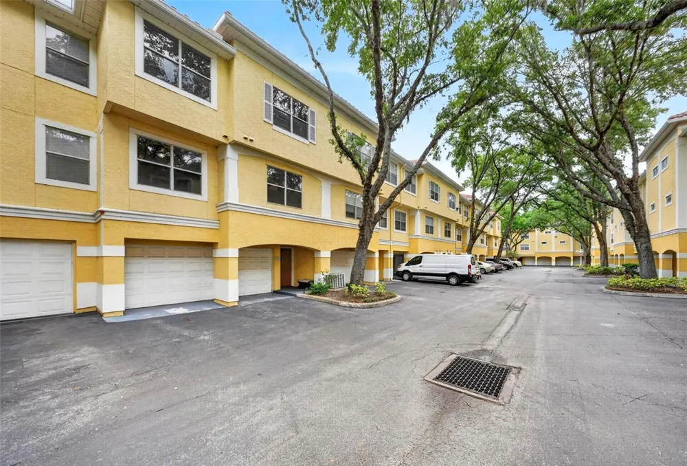 2847 SHADOW VIEW CIRCLE #2847 Maitland, FL 32751