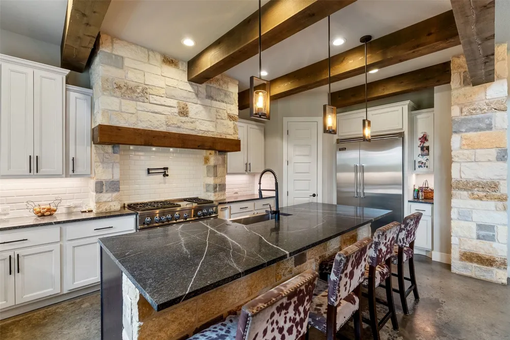 3830 Outback Trail Spicewood, TX 78669