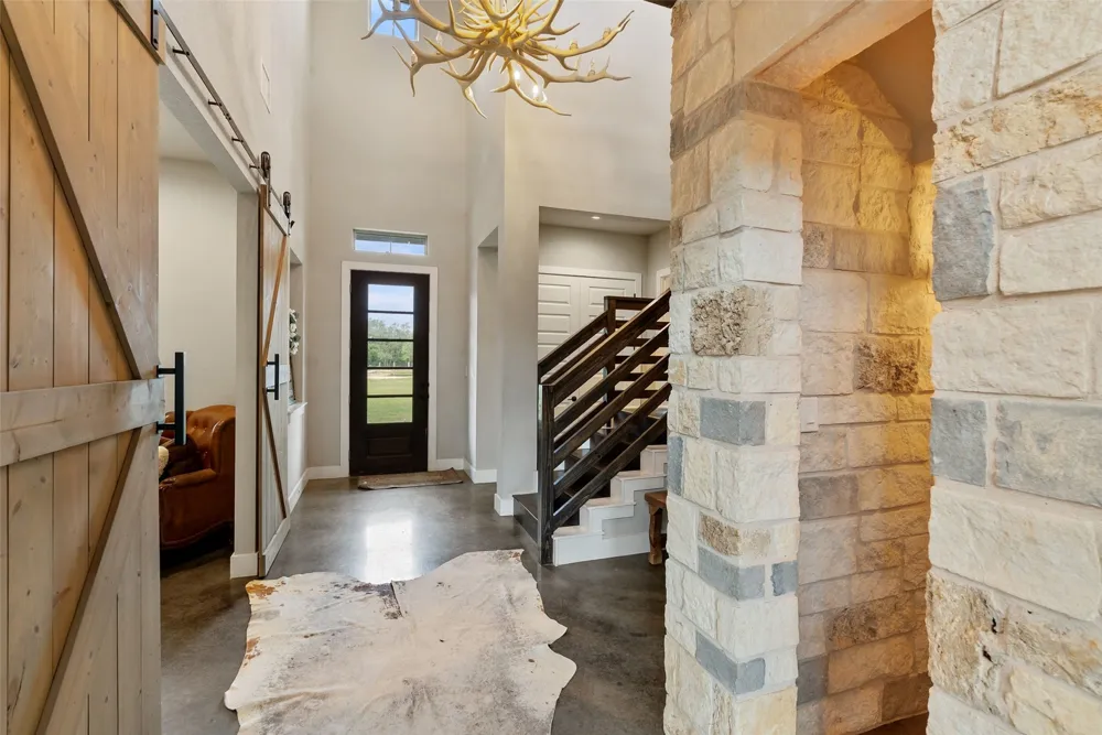 3830 Outback Trail Spicewood, TX 78669