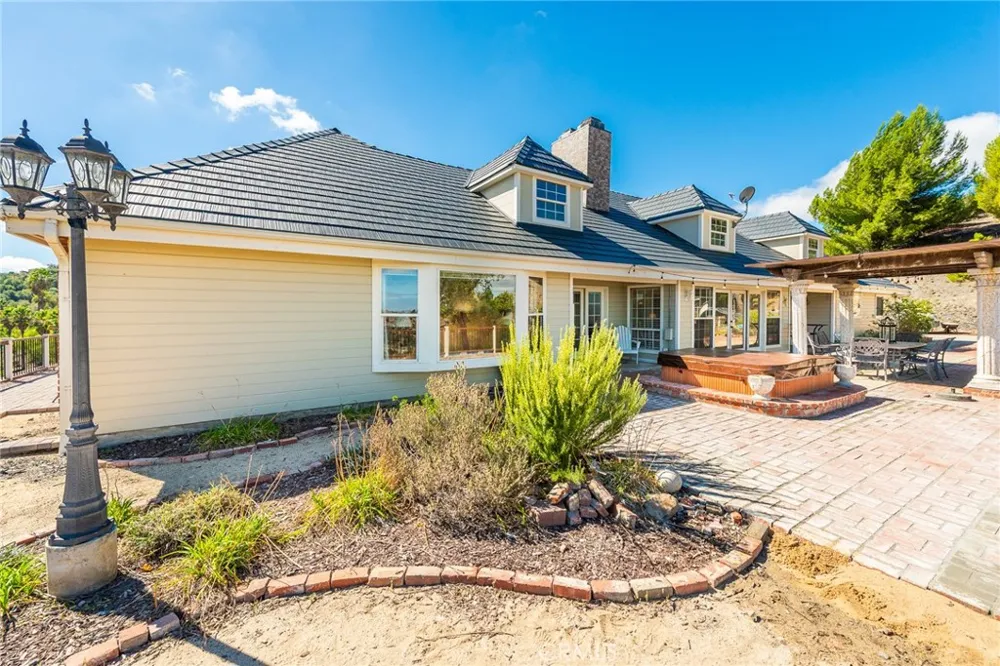 26100 Calle Corveta Temecula, CA 92590