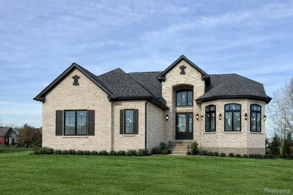 61367 BEACON HILL DRIVE Washington Township, MI 48094
